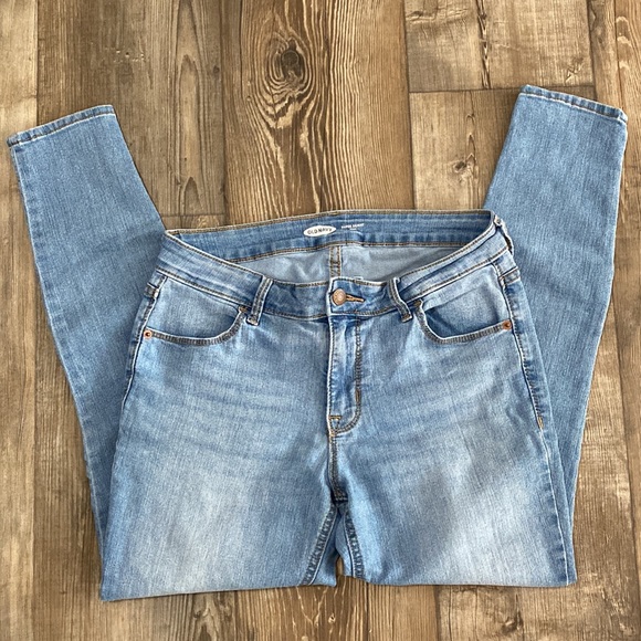 Old Navy Super Skinny Ankle Jeans - Picture 5 of 7